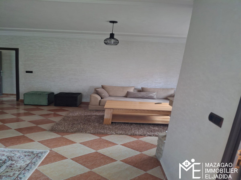 Splendide appartement en rez de chaussée avec coin jardin à louer
