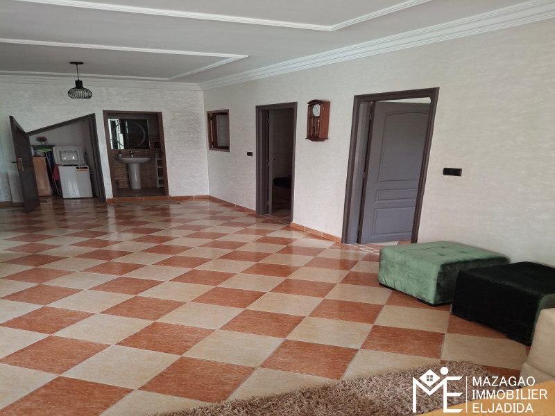 Splendide appartement en rez de chaussée avec coin jardin à louer