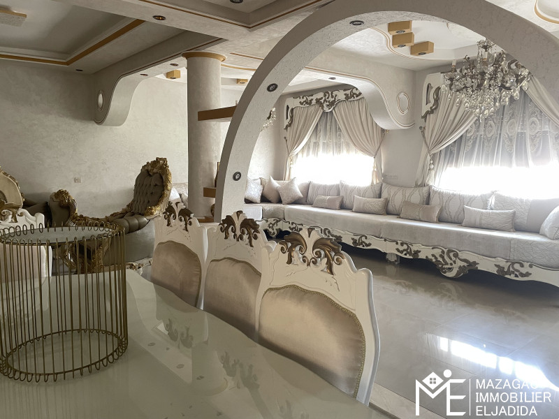 Sublime duplex vendu meublé de 114m par étage plus terrasse toit