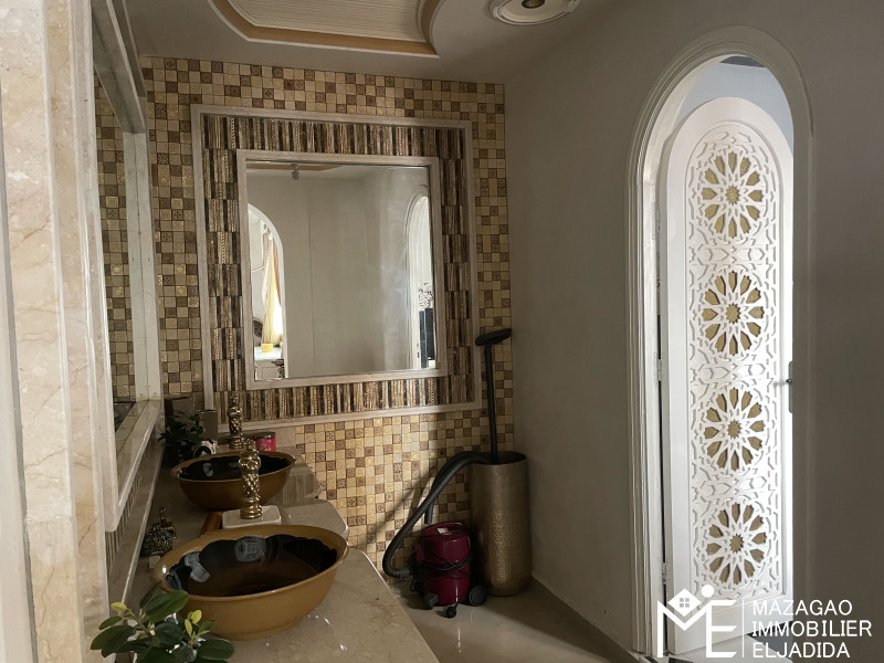 Sublime duplex vendu meublé de 114m par étage plus terrasse toit