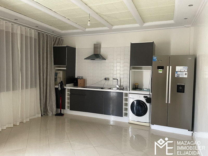 Sublime duplex vendu meublé de 114m par étage plus terrasse toit