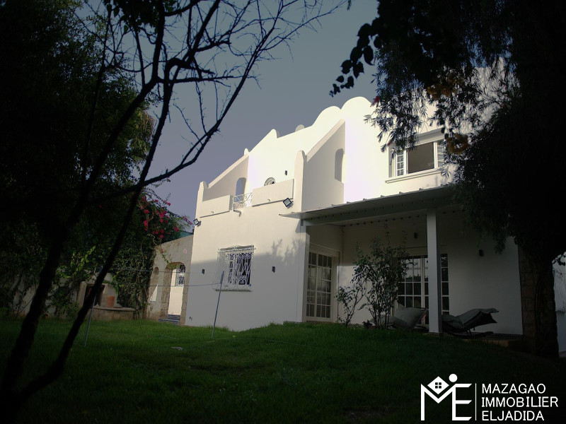 VILLA DE PRESTIGE À LOUER – CADRE EXCLUSIF