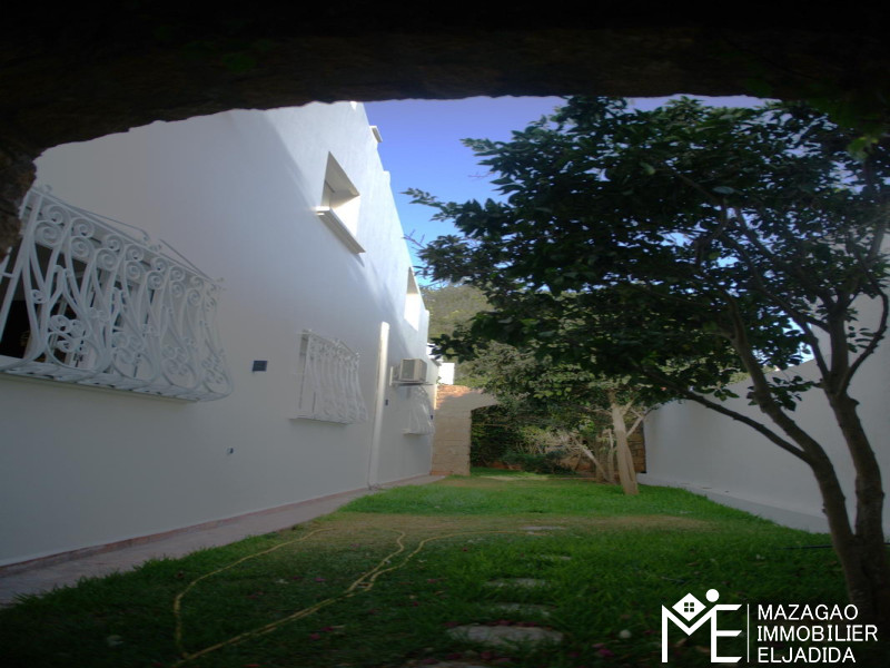 VILLA DE PRESTIGE À LOUER – CADRE EXCLUSIF