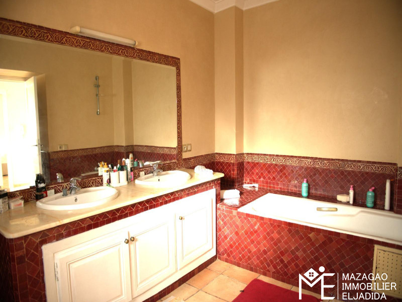 VILLA DE PRESTIGE À LOUER – CADRE EXCLUSIF