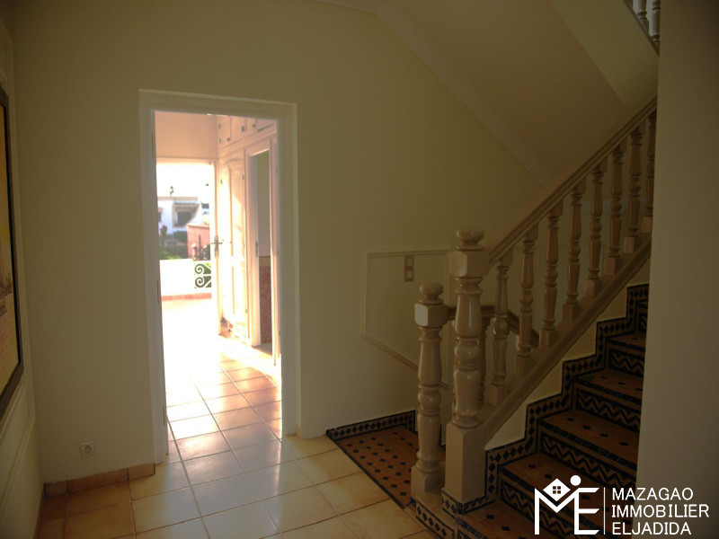 VILLA DE PRESTIGE À LOUER – CADRE EXCLUSIF
