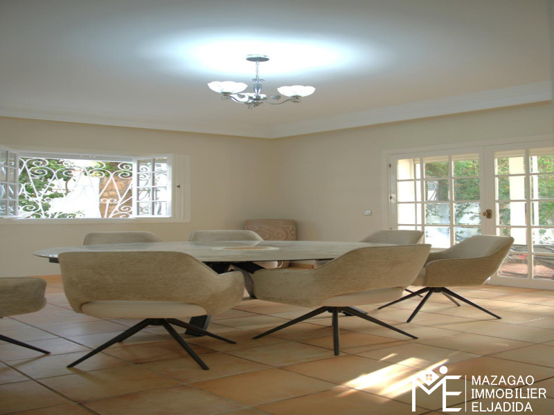 VILLA DE PRESTIGE À LOUER – CADRE EXCLUSIF