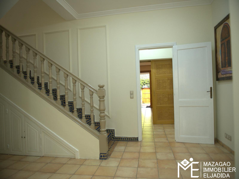 VILLA DE PRESTIGE À LOUER – CADRE EXCLUSIF