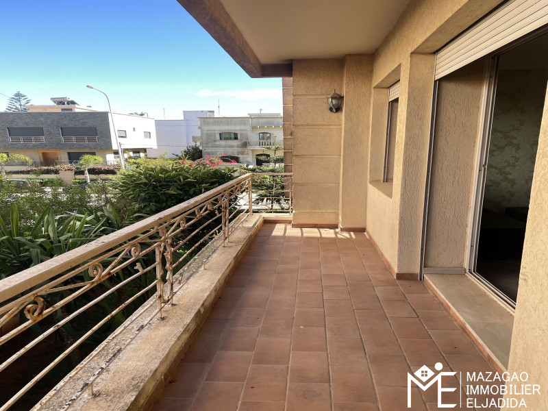 **À VENDRE – SPACIEUX APPARTEMENT DE 120 m²**