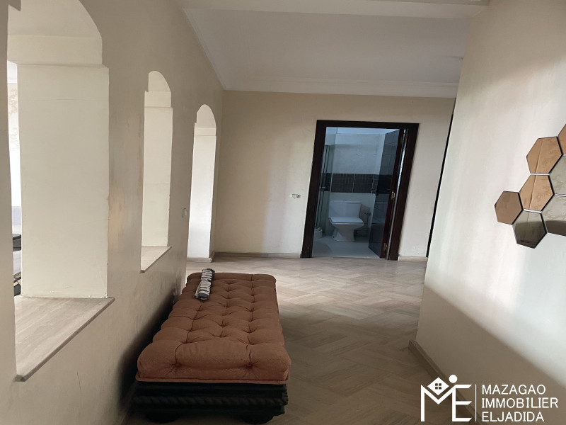 **À VENDRE – SPACIEUX APPARTEMENT DE 120 m²**
