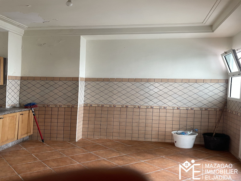 **À VENDRE – SPACIEUX APPARTEMENT DE 120 m²**