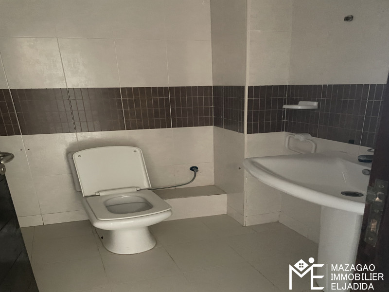 **À VENDRE – SPACIEUX APPARTEMENT DE 120 m²**