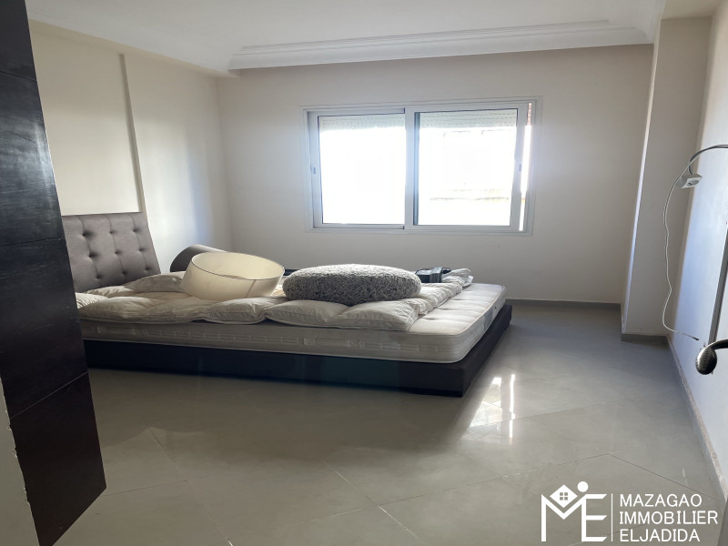 **À VENDRE – SPACIEUX APPARTEMENT DE 120 m²**