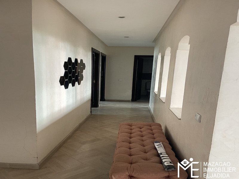 **À VENDRE – SPACIEUX APPARTEMENT DE 120 m²**