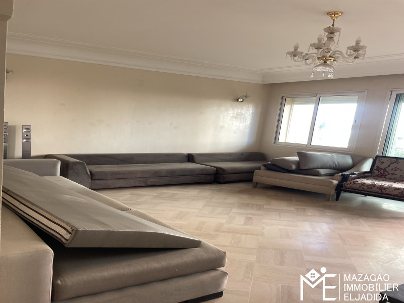 **À VENDRE – SPACIEUX APPARTEMENT DE 120 m²**