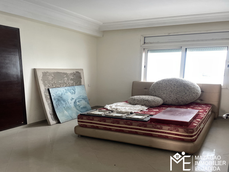 **À VENDRE – SPACIEUX APPARTEMENT DE 120 m²**