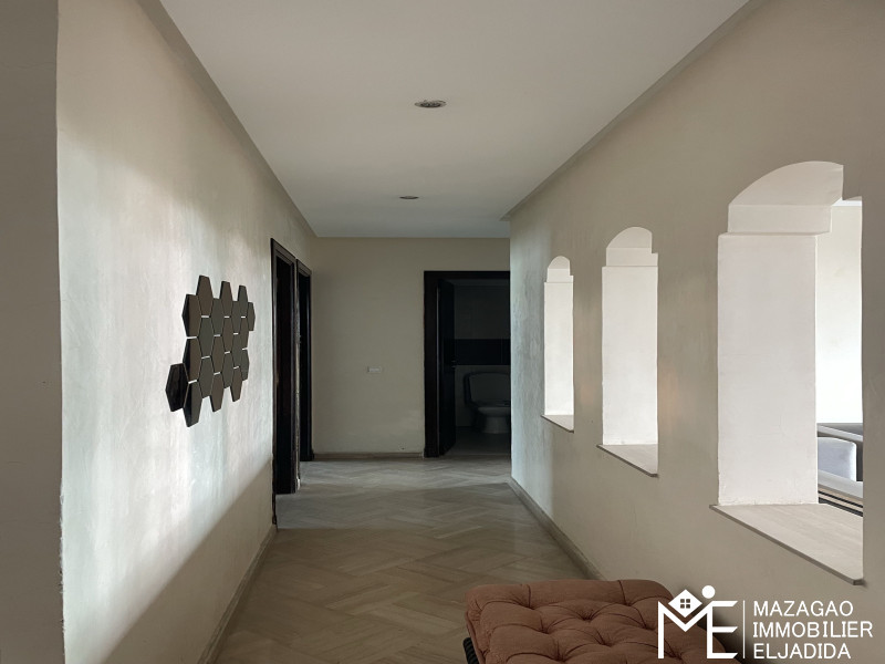 **À VENDRE – SPACIEUX APPARTEMENT DE 120 m²**