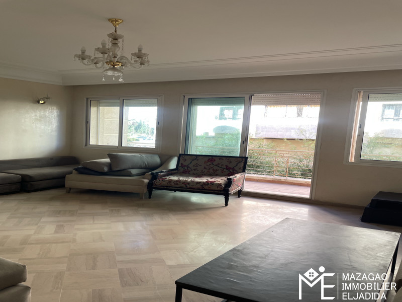 **À VENDRE – SPACIEUX APPARTEMENT DE 120 m²**